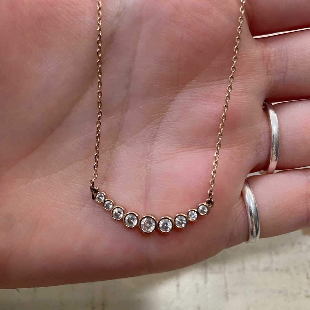 KATE SPADE Elegant Rose Gold Necklace with Crystal Accents - Picture 3 of 6